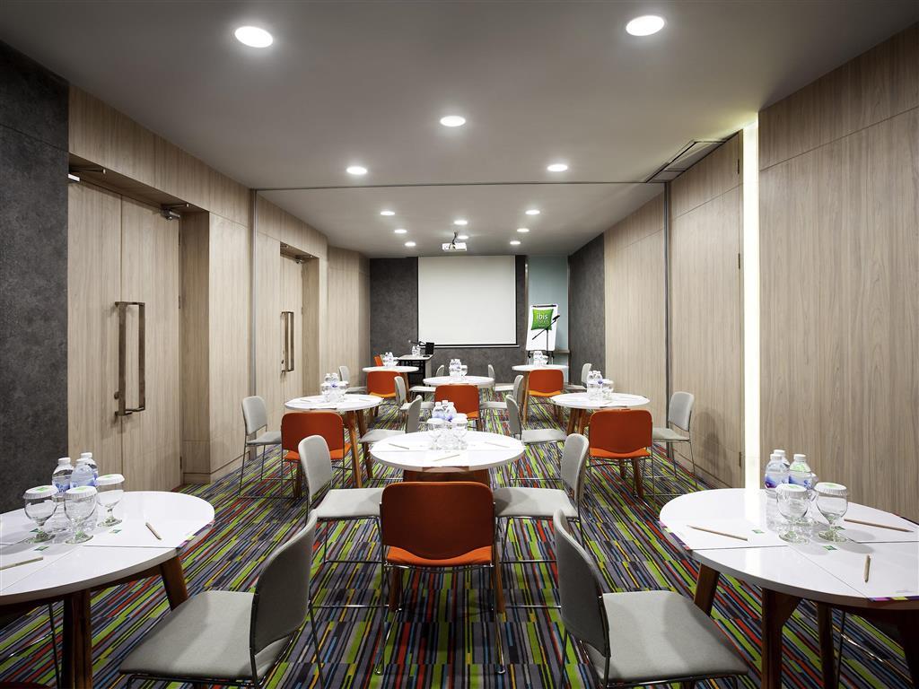 Ibis Styles Jakarta Sunter Exteriör bild