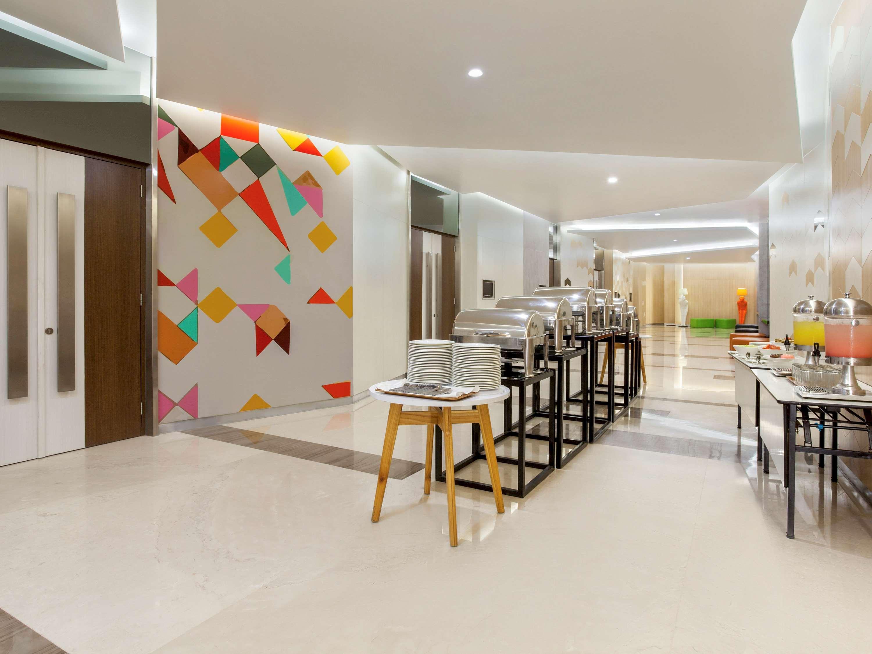Ibis Styles Jakarta Sunter Exteriör bild