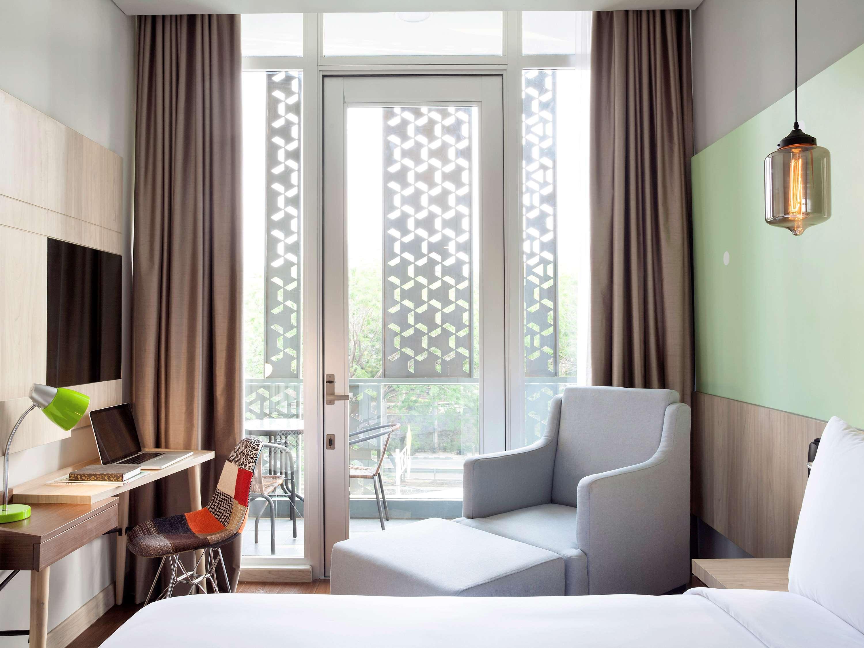 Ibis Styles Jakarta Sunter Exteriör bild