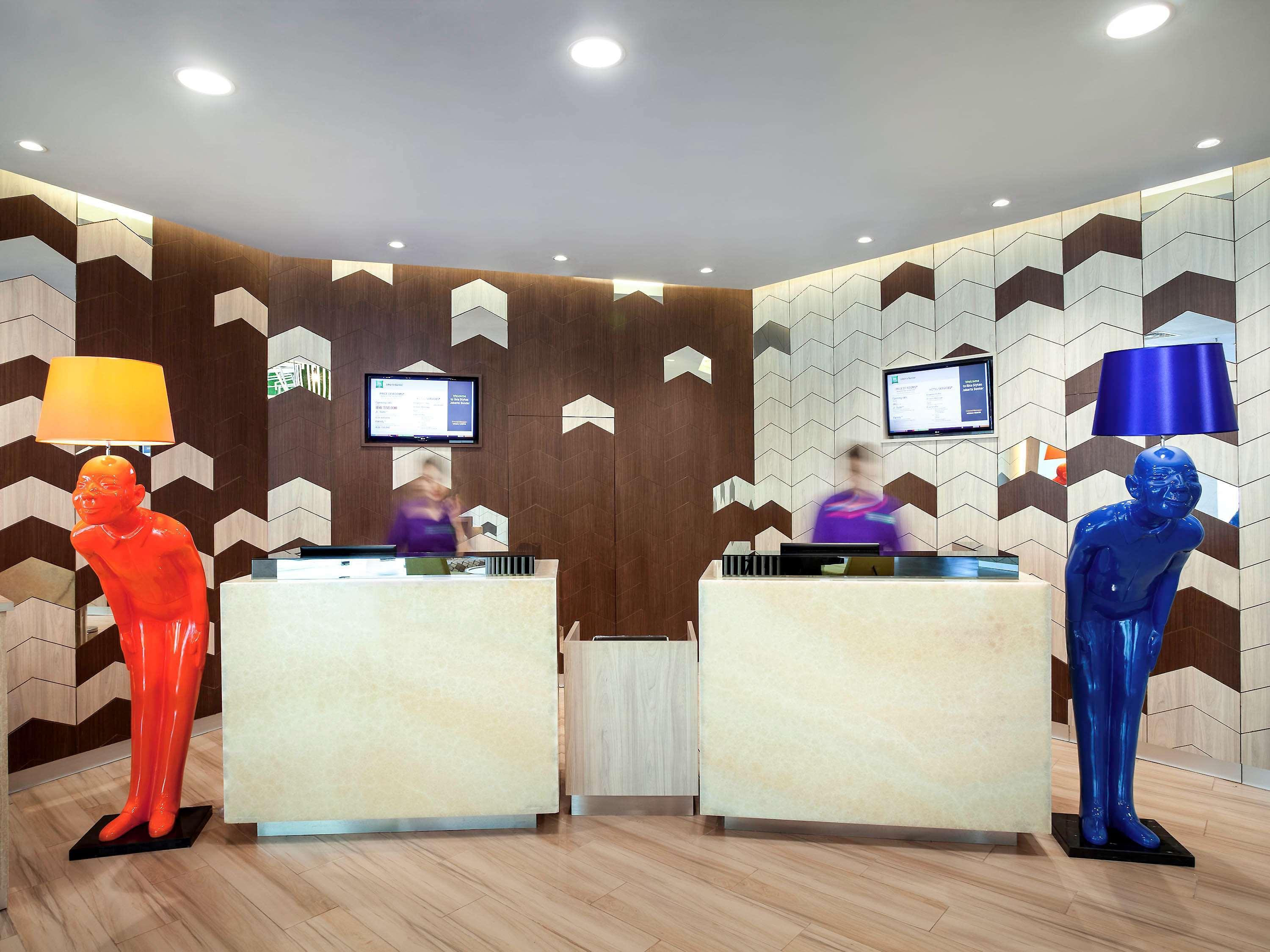 Ibis Styles Jakarta Sunter Exteriör bild