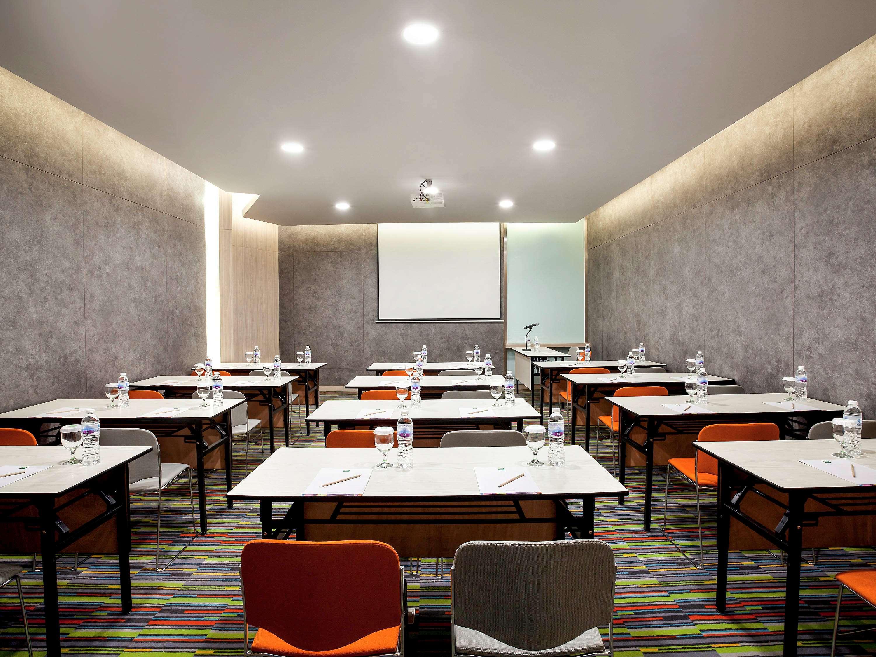 Ibis Styles Jakarta Sunter Exteriör bild
