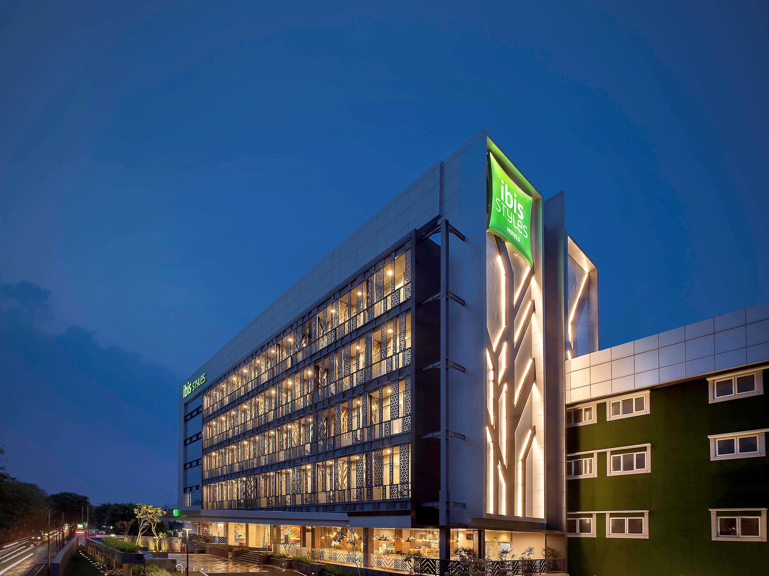 Ibis Styles Jakarta Sunter Exteriör bild