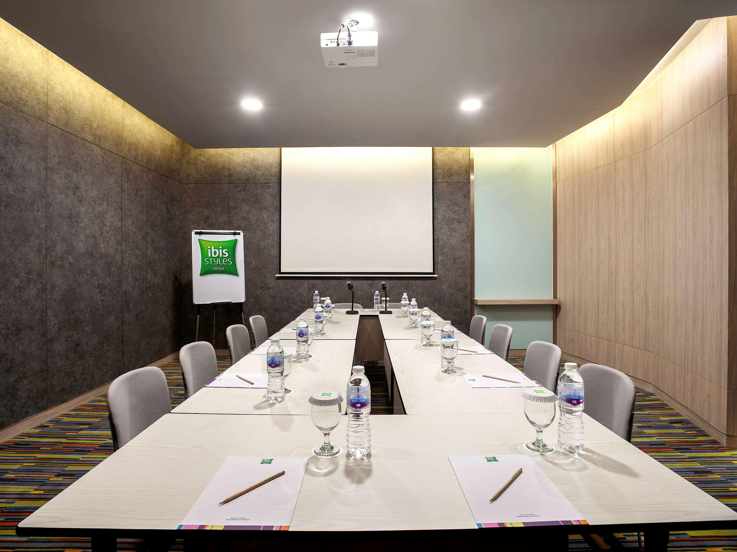 Ibis Styles Jakarta Sunter Exteriör bild