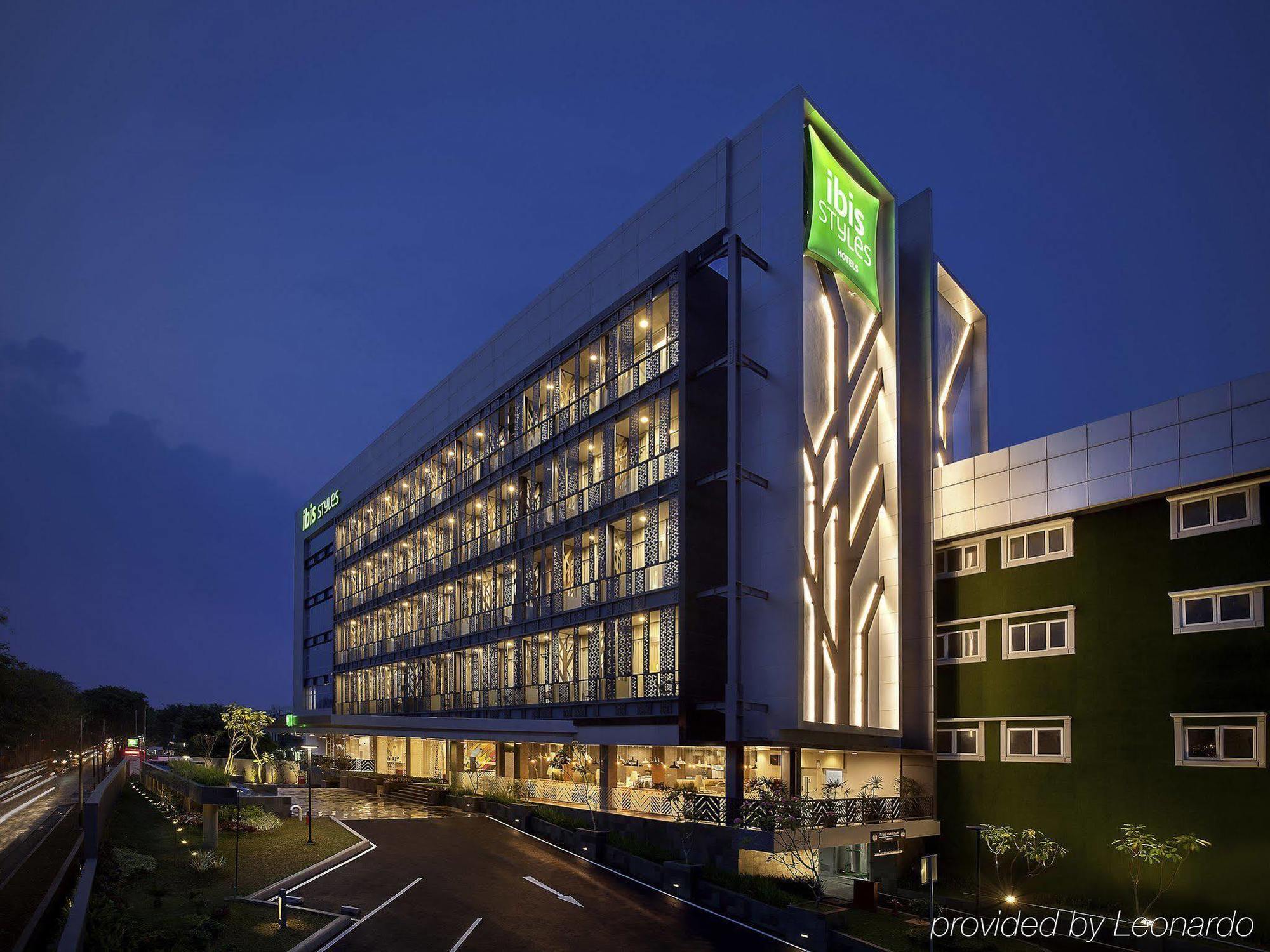 Ibis Styles Jakarta Sunter Exteriör bild