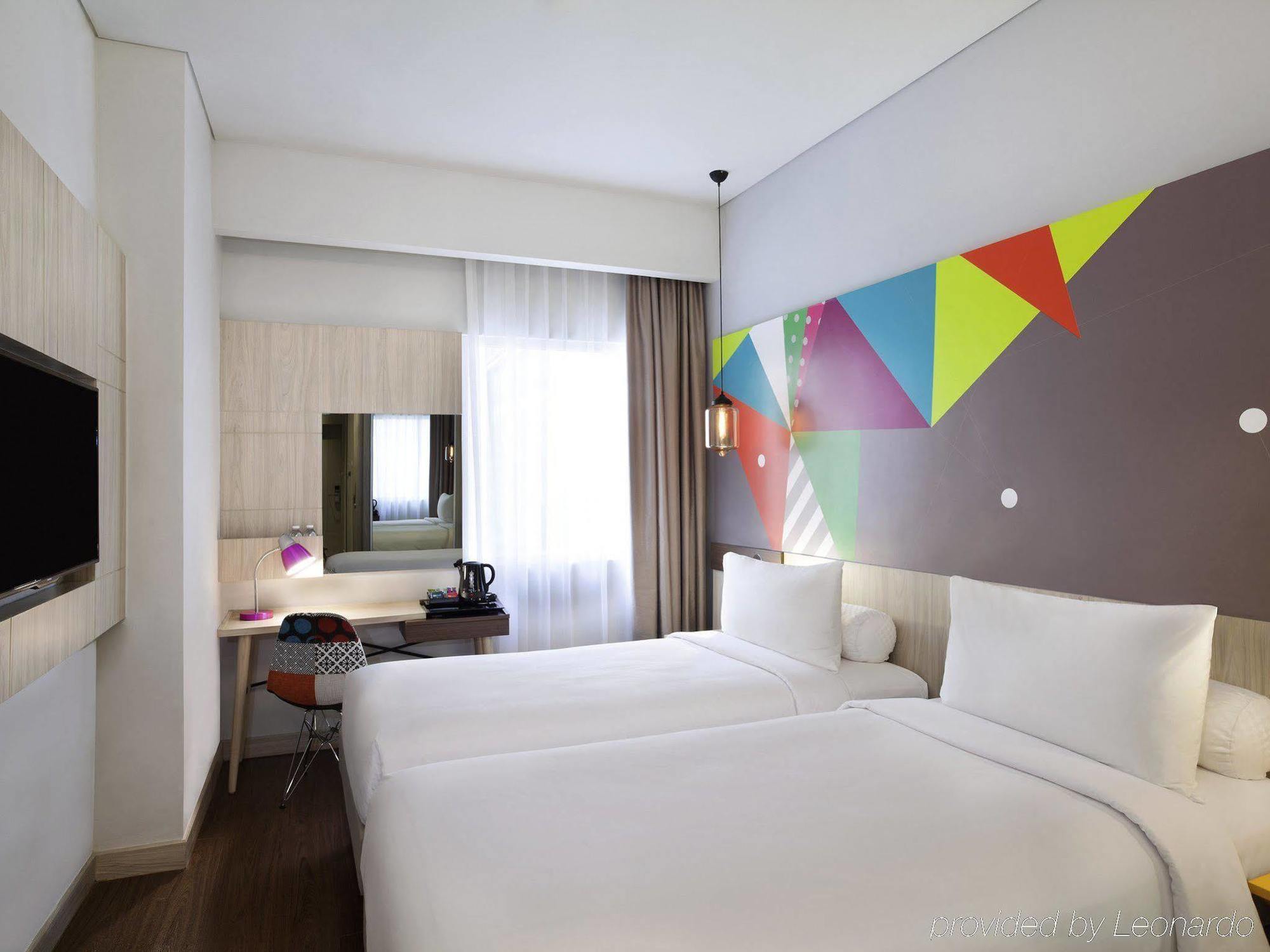 Ibis Styles Jakarta Sunter Exteriör bild