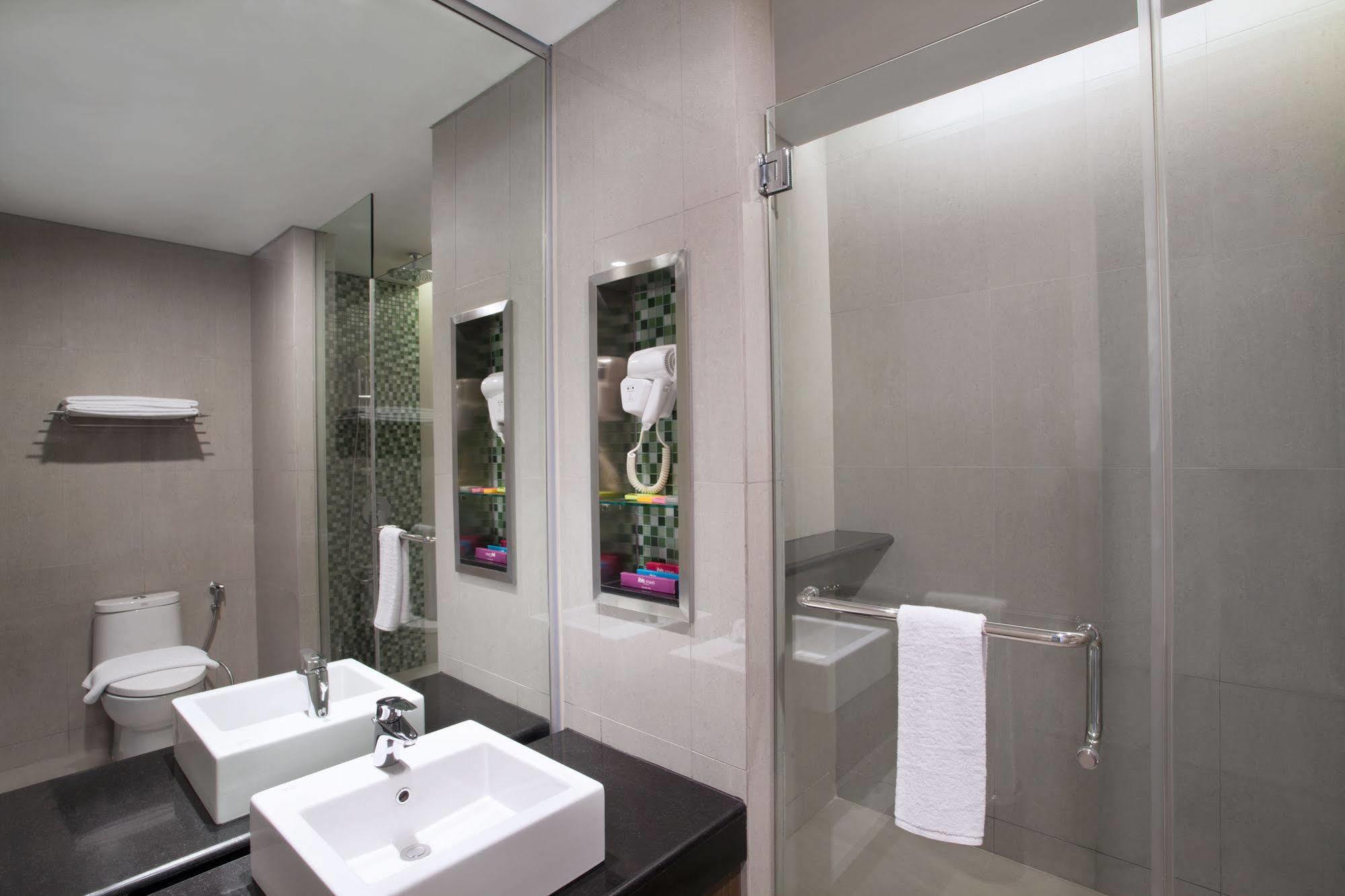 Ibis Styles Jakarta Sunter Exteriör bild